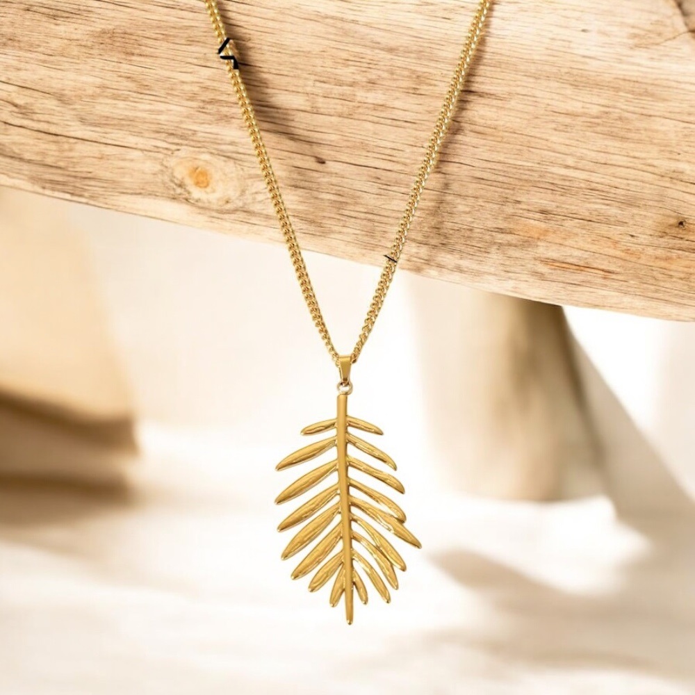 Hearty Geometric Flower Leaf 18k Gold Plated Waterproof Pendant Neckpiece