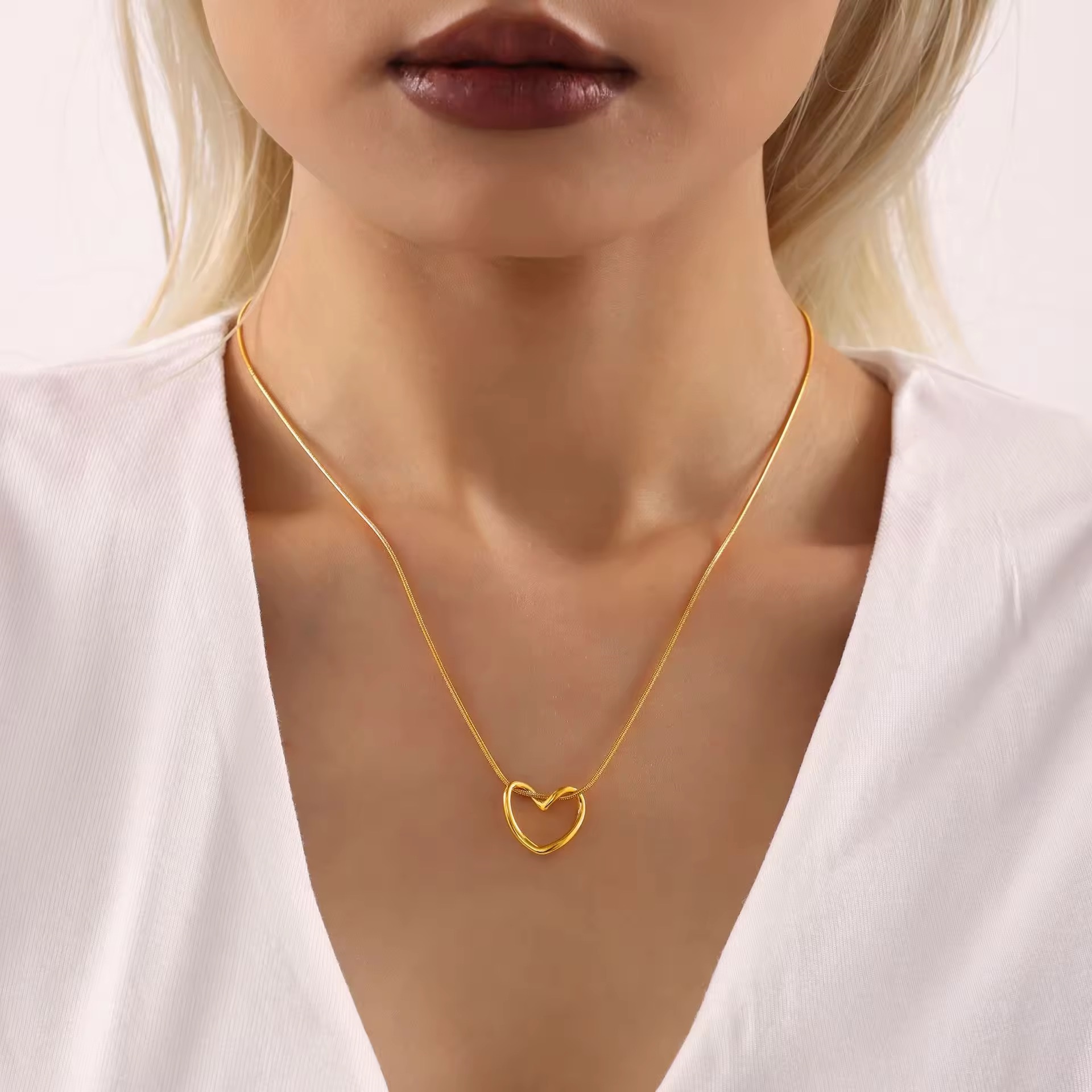 Minimalist Hollow Out 18K Gold Plated Heart Choker Pendant Necklace