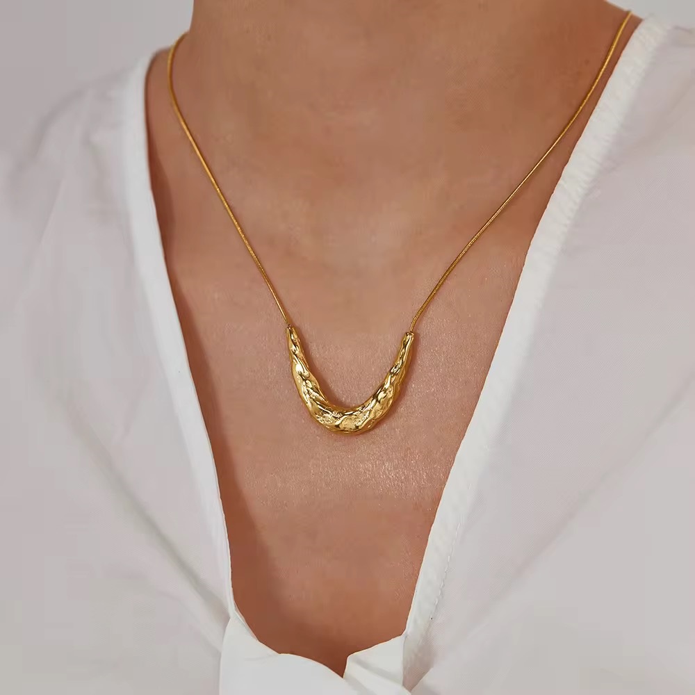 Minimalist 18k Gold Plated Hammered Style Pendant Necklace 