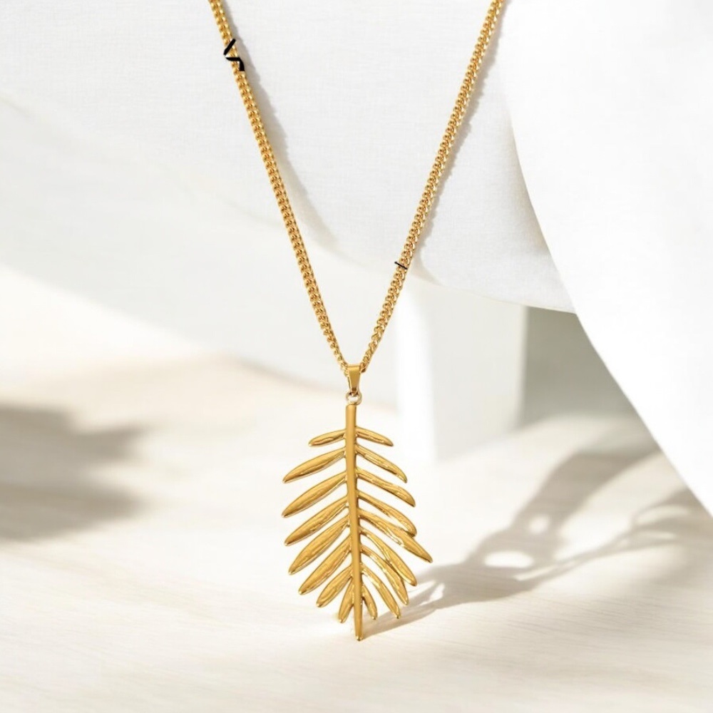 Hearty Geometric Flower Leaf 18k Gold Plated Waterproof Pendant Neckpiece