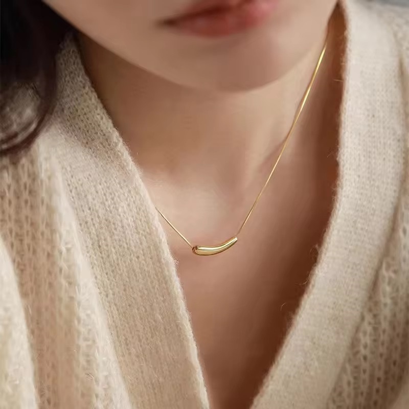 Sculpted Golden Arc – Minimalist 18K Gold Plated Curved Tube Pendant Necklace