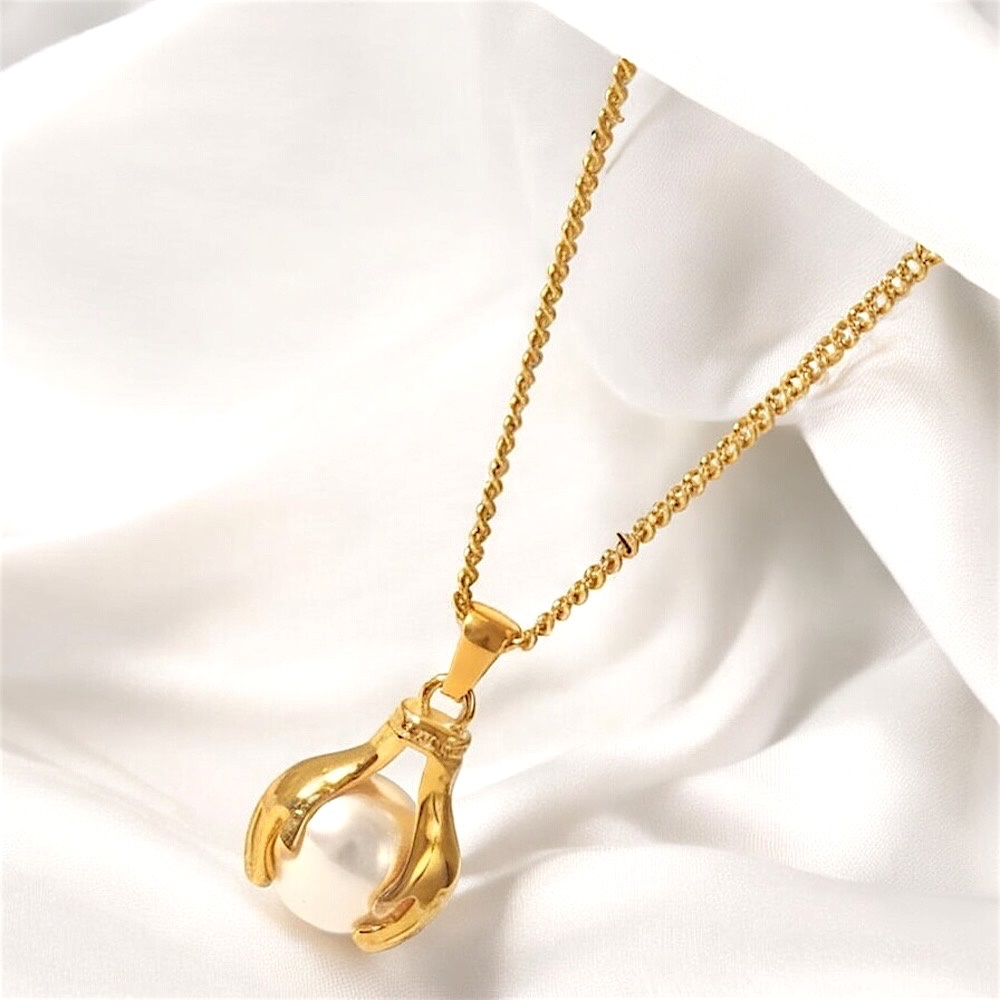 Luna Embrace – The Hands of Grace & Pearl Radiance Pendant