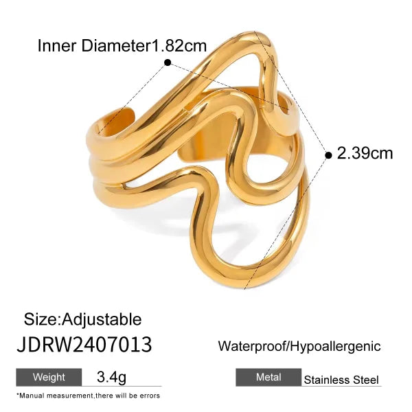 Woman wearing Orek Aria Smooth Line Ring ring