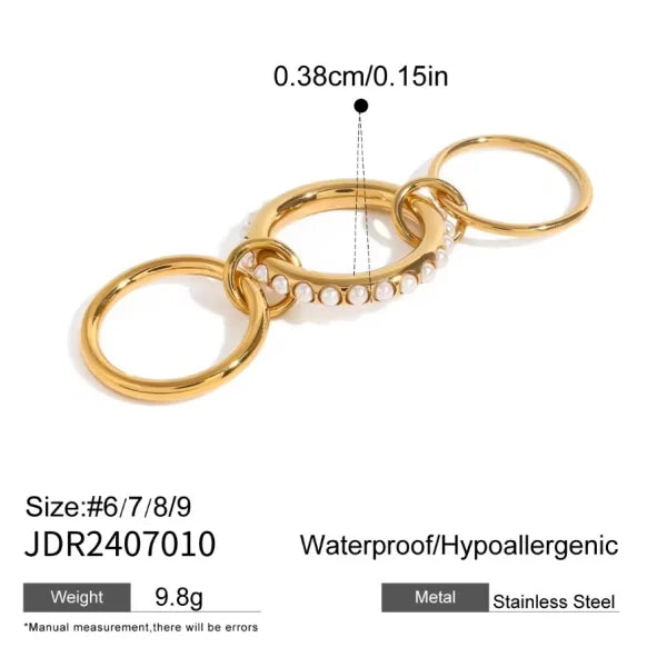Orek Duetta Two-Finger Ring ring on jewellery display, a two-tone connector design that spans t