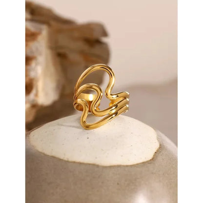 Close-up of Orek Aria Smooth Line Ring ring detail, a single smooth, sweeping line that wrap