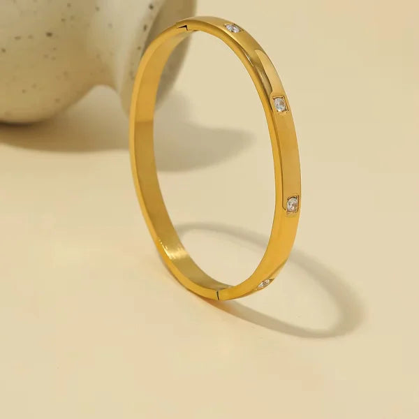 Woman wearing Orek Luna Luxe Gold Bangle bracelet