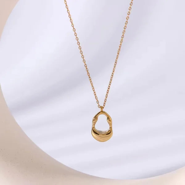 Woman wearing Orek Aurum Flow Pendant Necklace necklace