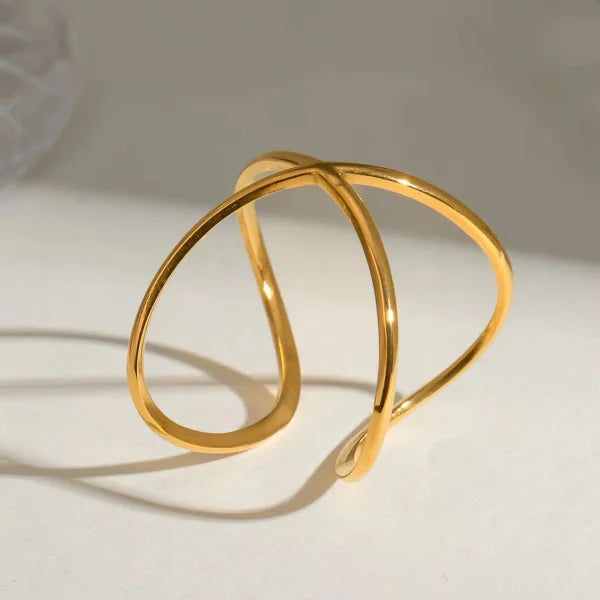 BOLD Crossover line design 18k Gold Plated Adjustable Ring