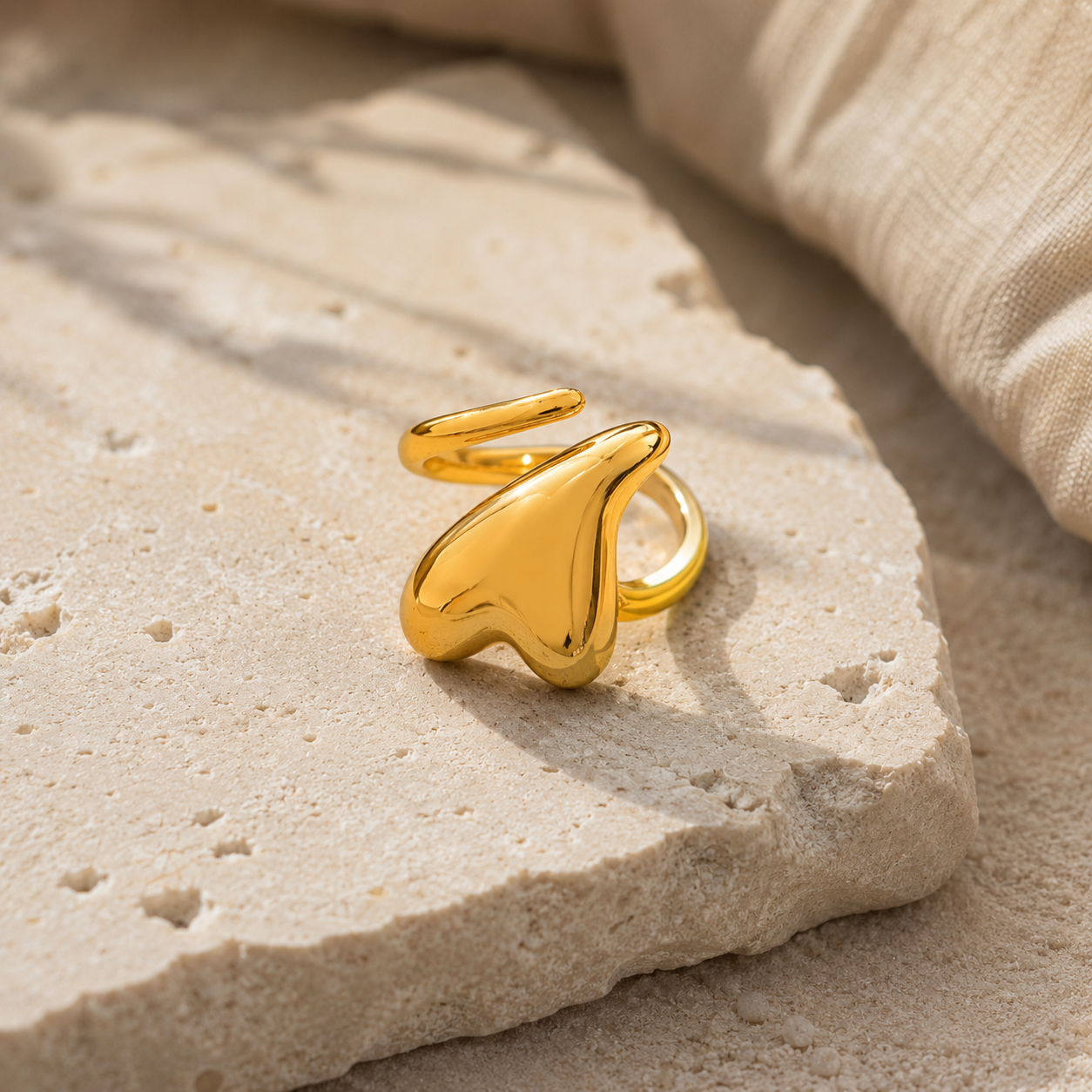 Close-up of Orek Amora Chunky Heart Ring ring detail, a chunky, wrapped-texture band that curl