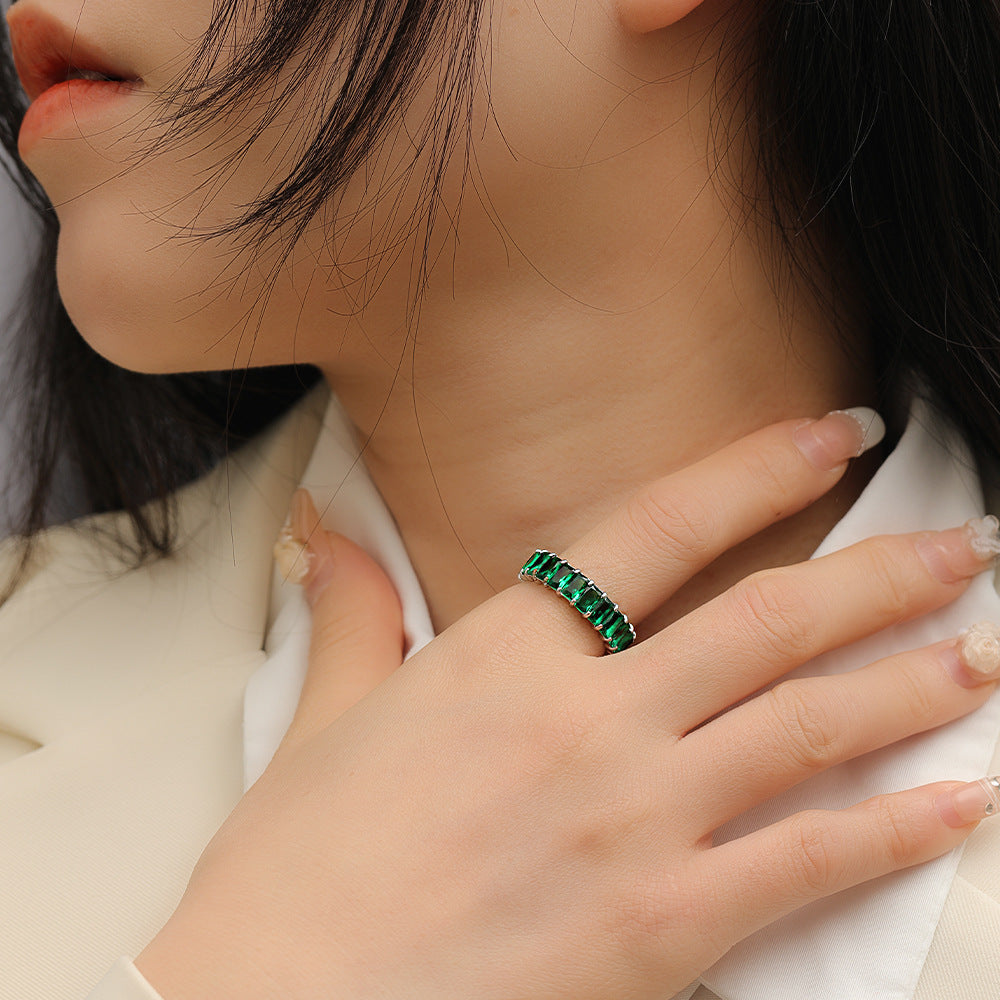 Close-up of Orek Emera Emerald Zirconia Ring ring detail, a geometric setting showcasing an emeral