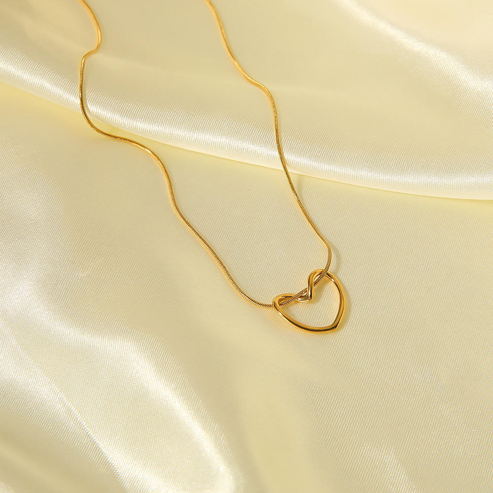 Minimalist Hollow Out 18K Gold Plated Heart Choker Pendant Necklace