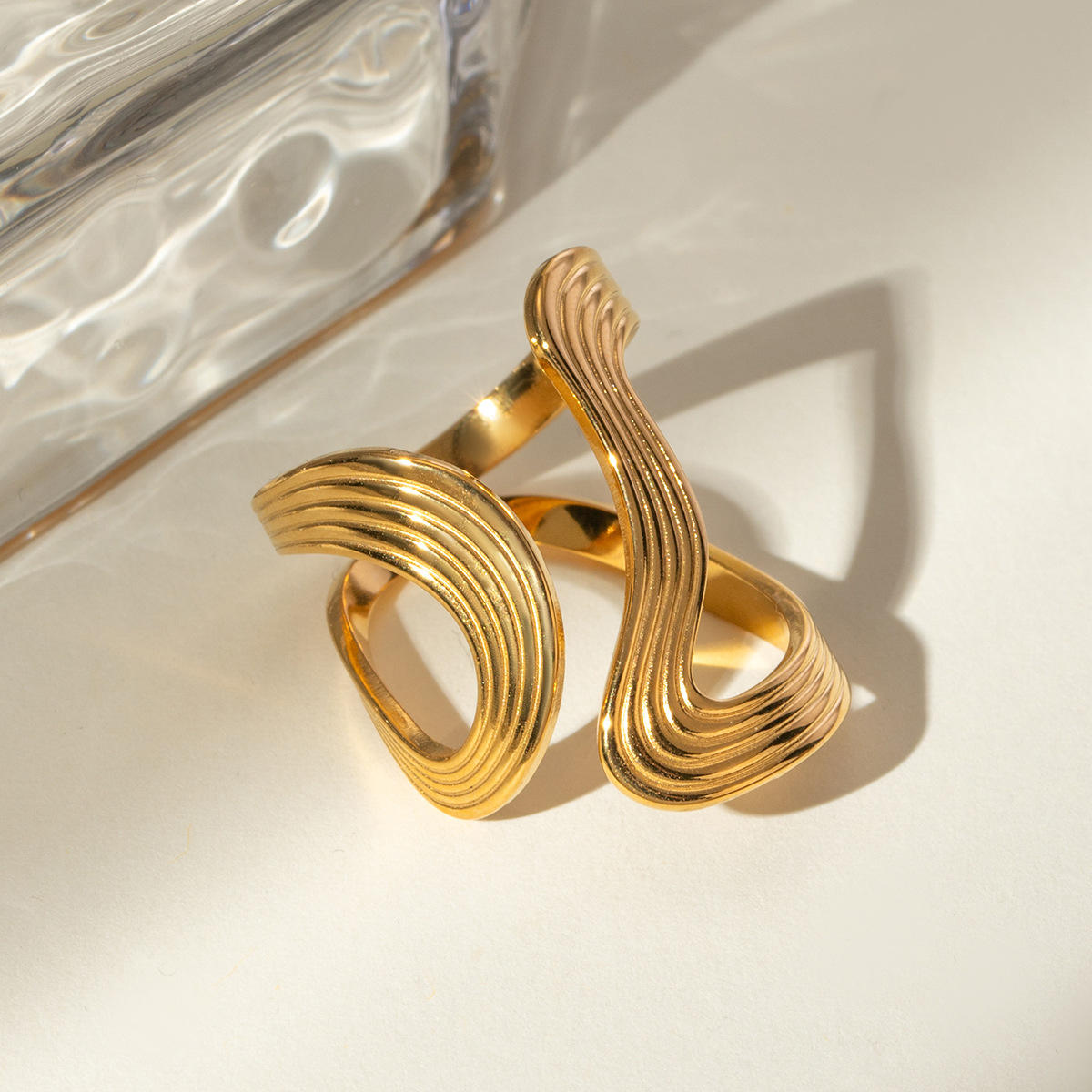 Woman wearing Orek Sena Smooth Line Ring ring