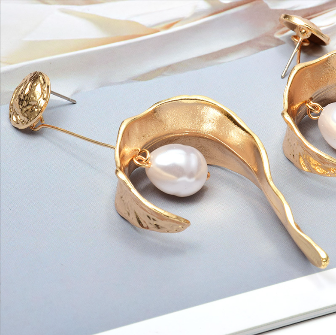 Temperament Trend Gold Color Metal Long Pearl Drop Earrings