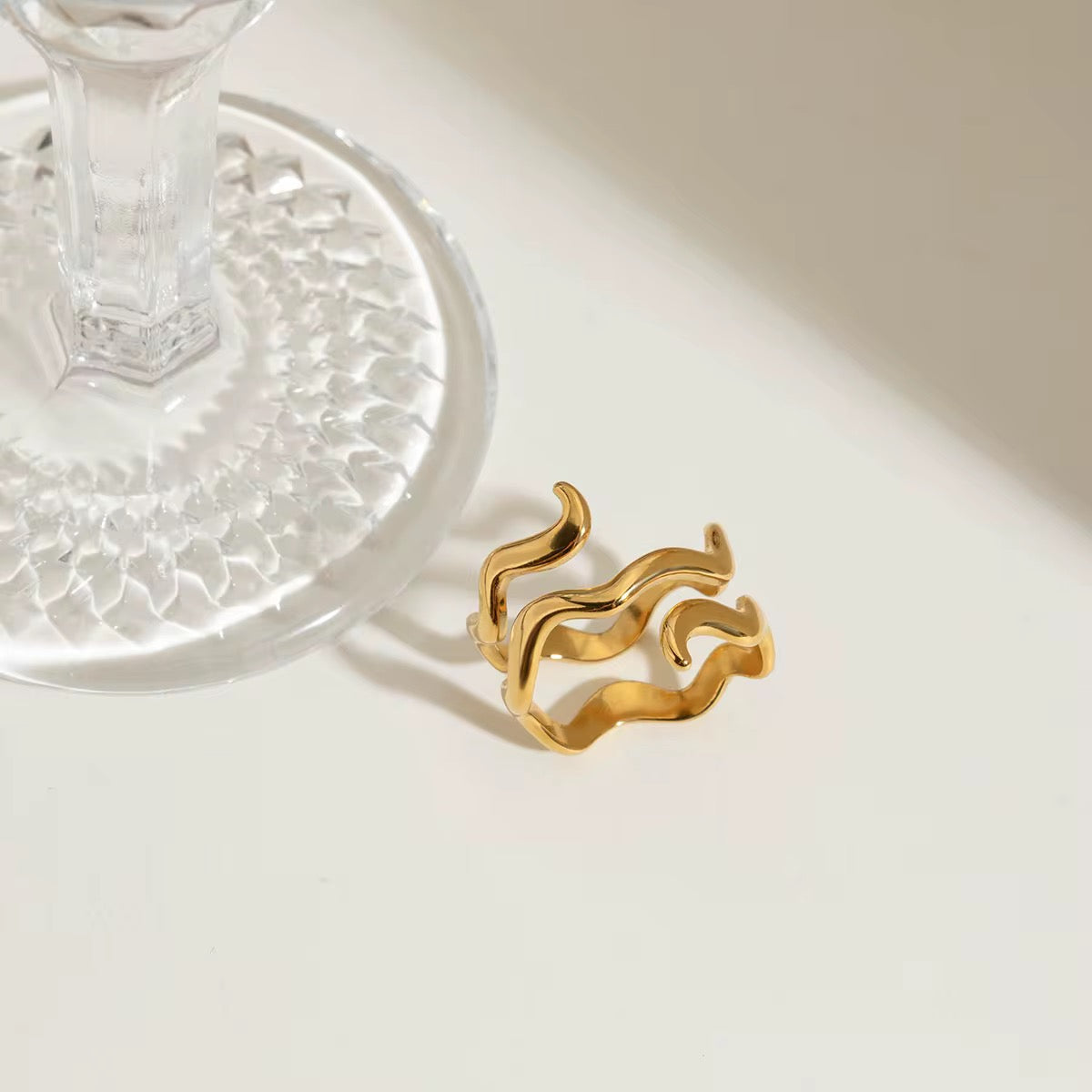 Side view of Orek Flow Ring