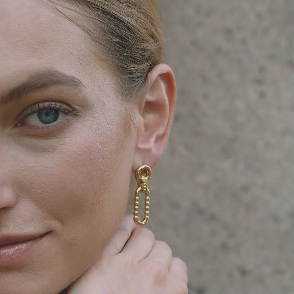 Nyra Oval Muse Earring